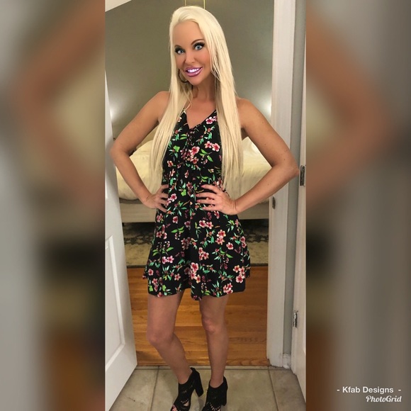 π₯°LAST 1! Fit n Flare Cross Back Floral Dress! - Picture 3 of 3